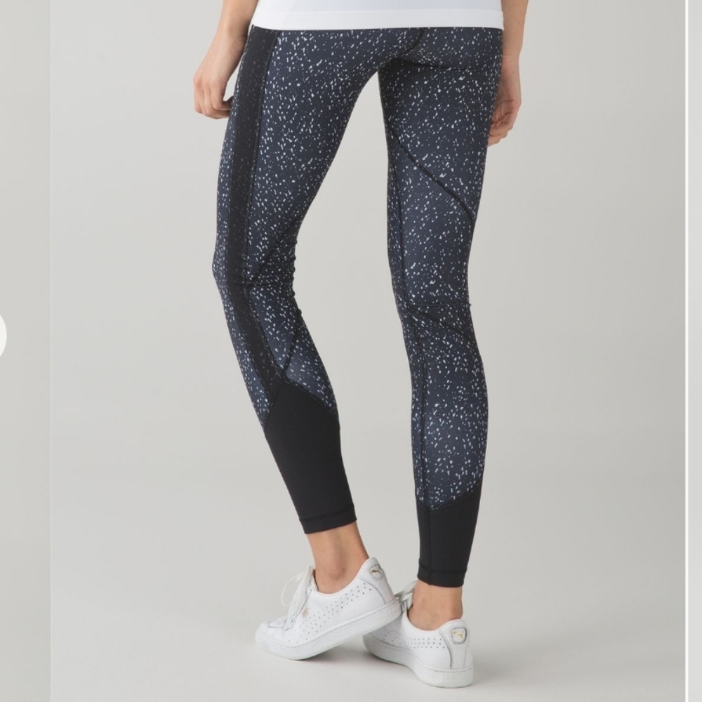 Lululemon Drop It Like It's Hot Tight sz6

Butterfly Texture White / Black